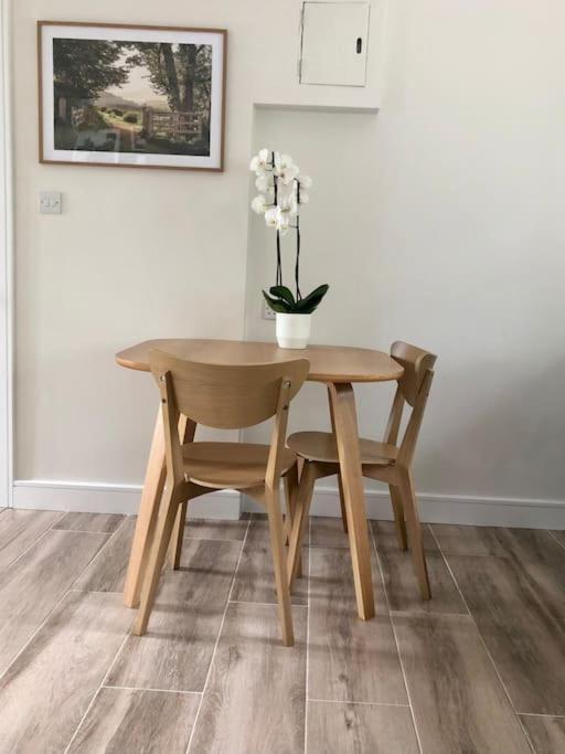 Linden Suite Горинг Екстериор снимка