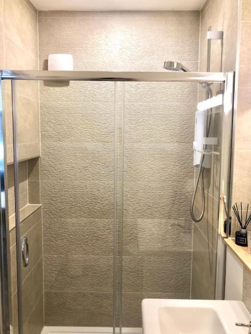 Linden Suite Горинг Екстериор снимка